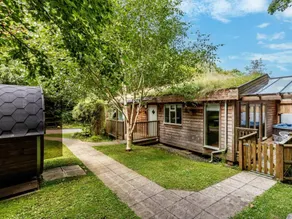 Fully equipped lodge with hot tub, sauna & terrace - Image 2