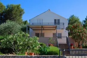 Voll ausgestattetes Apartment mit Terrasse | Wasserblick - Image 2