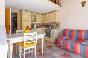 Wohnung mit Terrasse, Whirlpool und Garten - Image 2