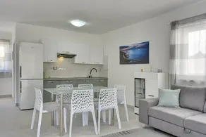 Fully equipped holiday home with terrace & pool - Image 4