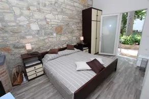 Child-friendly studio with terrace - Image 2