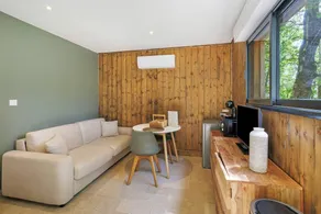 Merveilleuse maison de vacances adaptée aux familles avec piscine, barbecue et terrasse | Vue jardin - Image 4