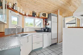 Holiday home with sauna, barbecue & garden | Sea view - Image 4