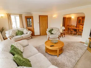 Cottage with BBQ & garden - Image 4