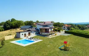 Voll ausgestattetes schönes Ferienhaus mit Grill, Terrasse und Pool - Image 5