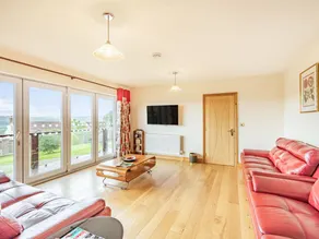 Family-friendly charming cottage with barbecue, garden & hot tub - Image 2