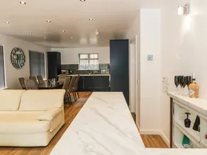 Cottage with garden & jacuzzi - Image 3