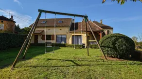 Maison avec jardin, barbecue et terrasse - Image 2