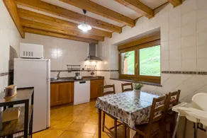 Holiday home with garden, barbecue & terrace | Mountain view - Image 5