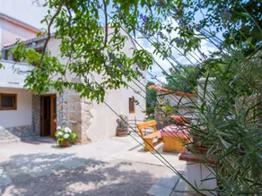 Holiday home with barbeque, terrace & garden - Image 3