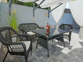 Voll ausgestattetes Ferienhaus mit privatem Pool, Terrasse und Grill - Image 4