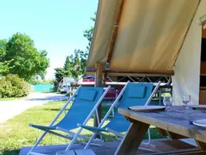 Family-oriented tent with terrace & heated pool - Image 5
