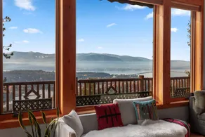 Family-friendly charming house with fast internet, hot tub & barbeque | Lake view - Image 3