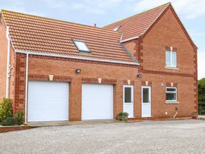 Fully equipped cottage with garden - Image 2