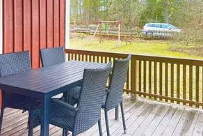 Holiday home with BBQ & garden - Image 2