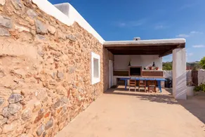 Apartment with terrace, private pool & barbecue - Image 4