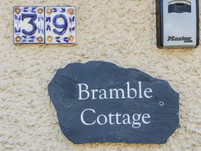 Cottage with garden & terrace - Image 3