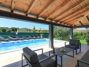 Holiday home with garden, barbeque & terrace - Image 5