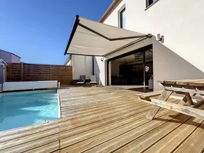 Holiday home with barbecue & private pool - Image 4