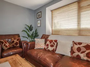 Cottage with garden - Image 2