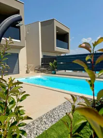 Villa mit Garten, Pool und Terrasse - Image 3