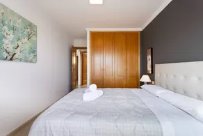 Appartement de vacances adapté aux familles avec piscine et terrasse - Image 4