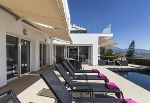 Villa 'Blanca' with Sea View, Wi-Fi and Air Conditioning - Image 2