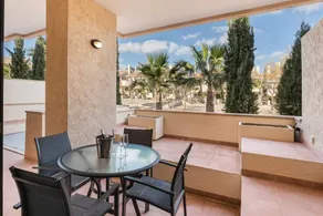 Wohnung mit Pool und Terrasse - Image 2