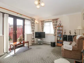 Family-oriented cottage with garden | Beach view - Image 3