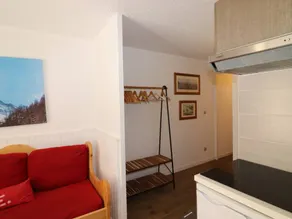 Renovated studio with balcony, near slopes, pets allowed - Image 3