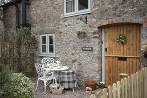 Cottage with garden - Image 2