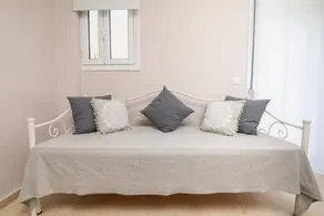 Flat with terrace | Garden view | Perfect for remote work - Image 3