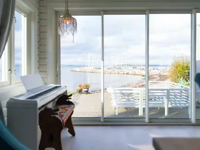 Cozy seaside cabin with beachfront in Fulgevik - Image 2