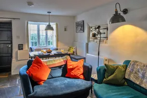 Cottage with terrace & garden - Image 3