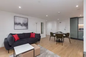 Apartment with garden - Image 5