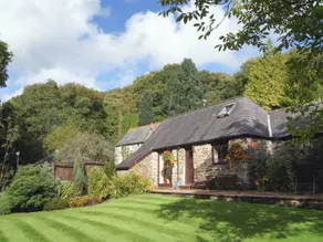 Cottage with garden & BBQ - Image 2