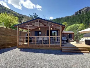 Family-oriented lovely chalet with terrace, heated pool & jacuzzi | Dogs allowed - Image 5