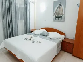Flat with barbecue, garden & terrace - Image 5