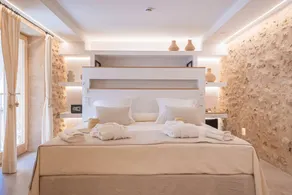 Dedicated room with garden, heated pool & sauna | Mountain view - Image 2
