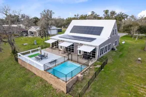 Holiday home with pool - Image 2