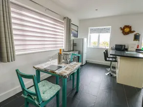 Cottage with garden | Beach view - Image 4