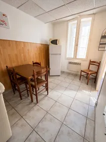 Apartment with garden - Image 2