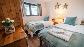 Holiday home with fast internet & garden - Image 2