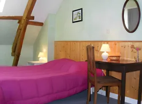 Hostal con desayuno con jardín y terraza - Image 3