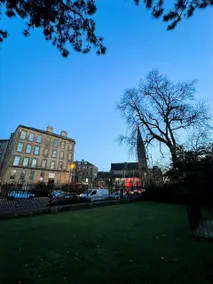 Children-friendly holiday apartment with garden & BBQ | Next to University of Glasgow | City view | Dogs allowed - Image 2