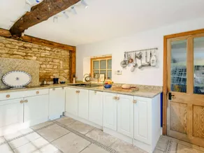 Fully equipped cottage with garden & hot tub | Dogs allowed - Image 3