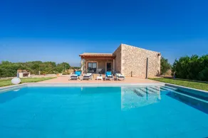 Fully equipped holiday home with private pool, barbeque & terrace - Image 3
