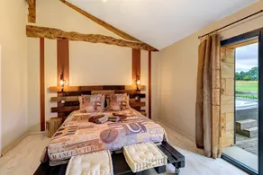 Magnífica hostal con desayuno ideal para familias con piscina, jardín y jacuzzi | Vistas al jardín - Image 2
