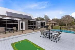 Holiday home with pool - Image 4