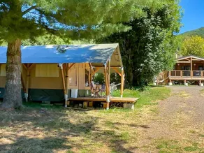 Chalet with terrace - Image 3